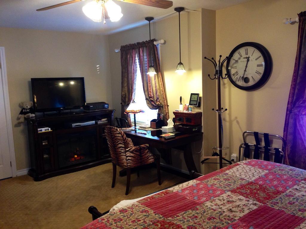 Serenity Ranch Bed & Breakfast Ancaster Δωμάτιο φωτογραφία