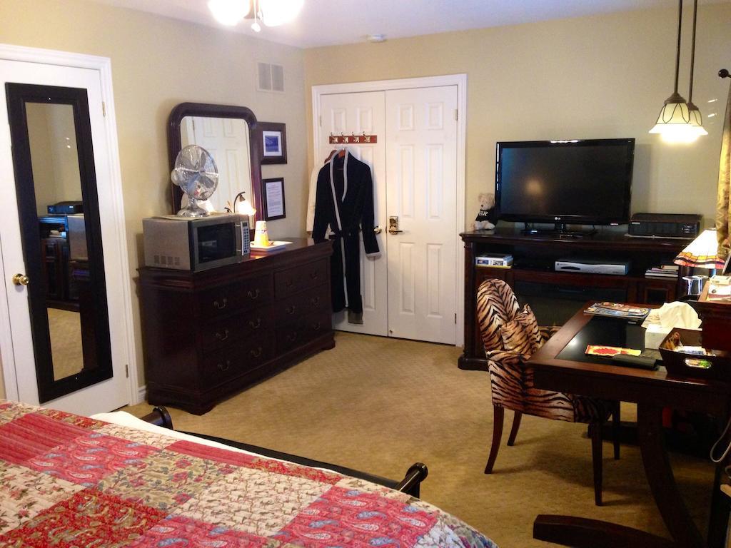 Serenity Ranch Bed & Breakfast Ancaster Δωμάτιο φωτογραφία