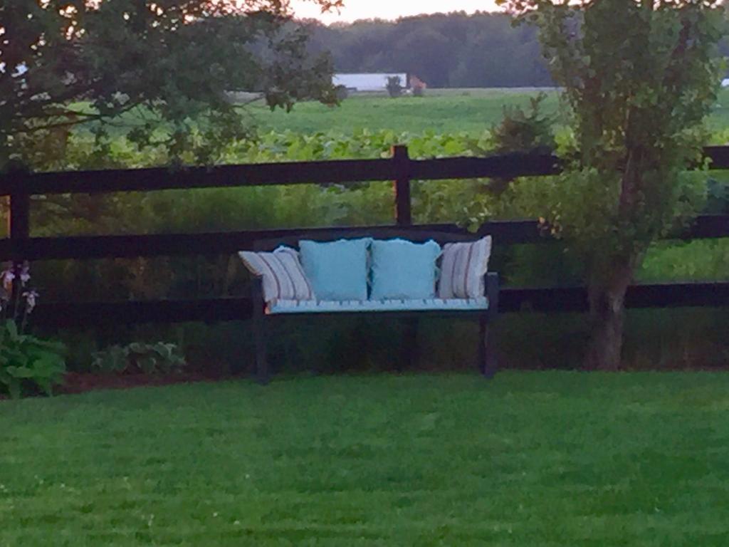 Serenity Ranch Bed & Breakfast Ancaster Εξωτερικό φωτογραφία