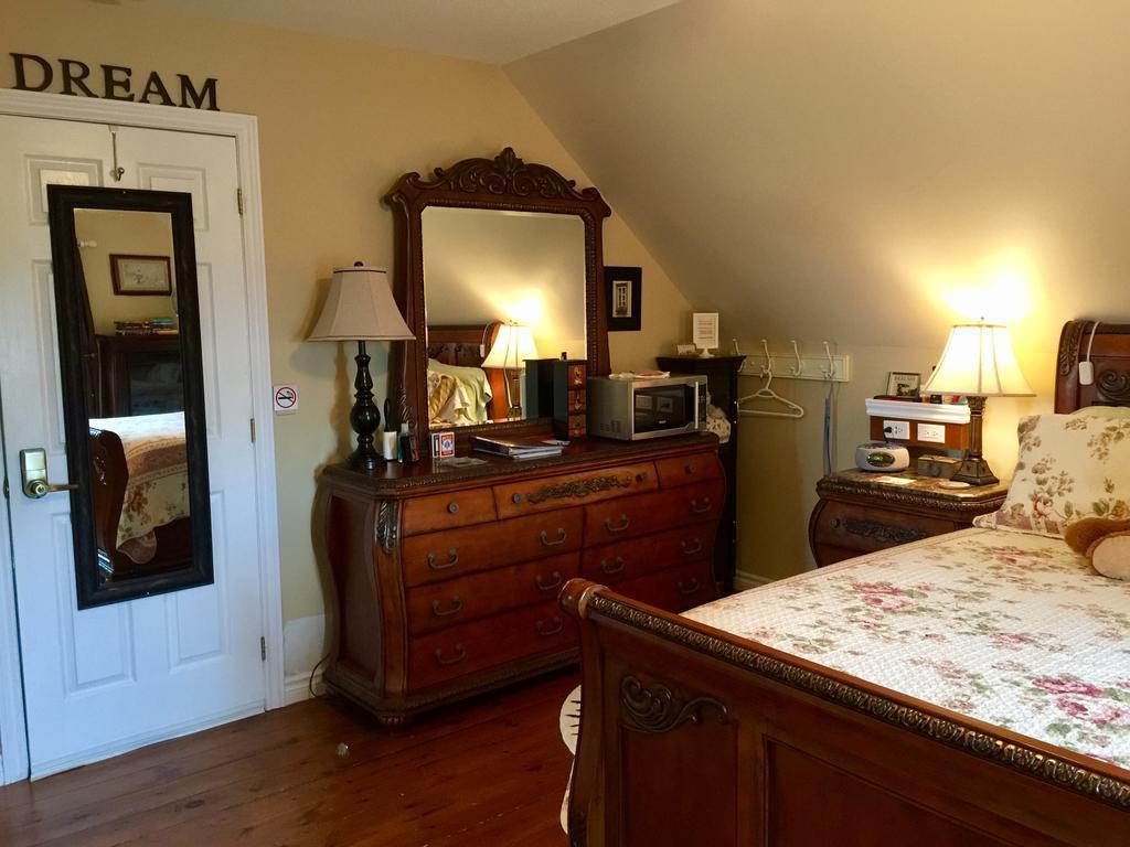 Serenity Ranch Bed & Breakfast Ancaster Εξωτερικό φωτογραφία