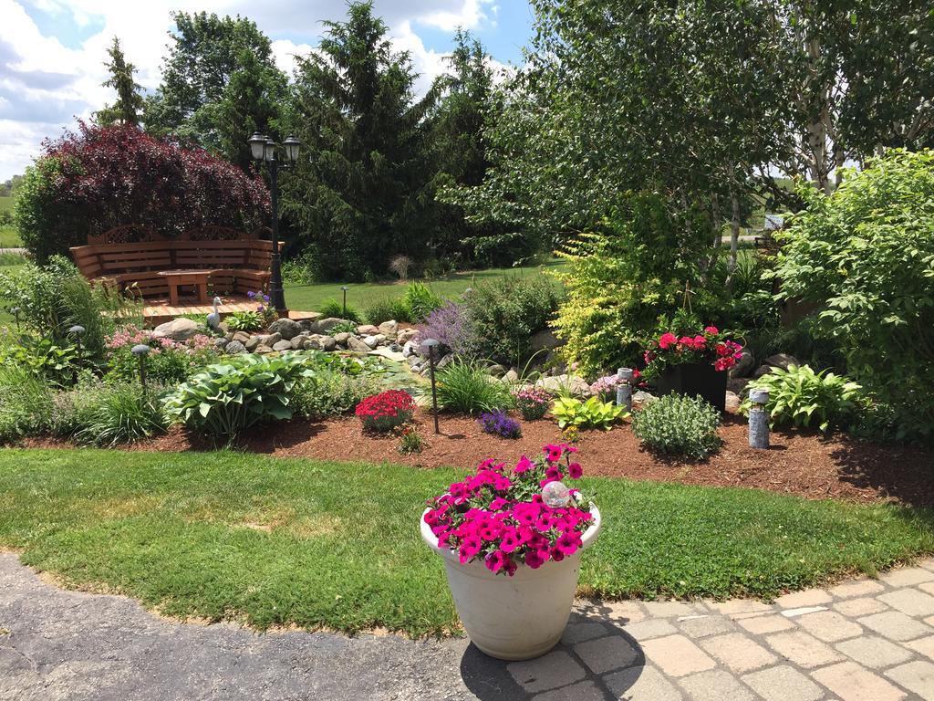 Serenity Ranch Bed & Breakfast Ancaster Εξωτερικό φωτογραφία